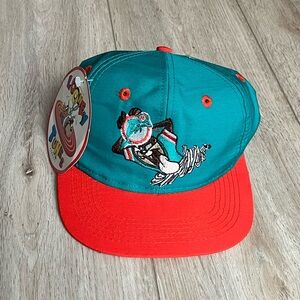 1993 NFL x Looney Tunes, Miami Dolphins Taz Snapback Cap